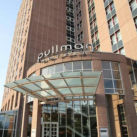 斯图加特弗塔纳铂尔曼酒店